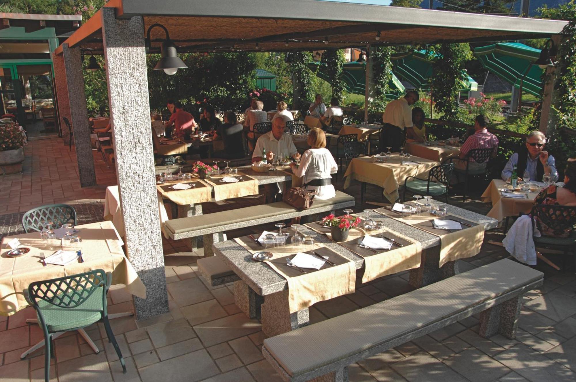Ristorante Charme Hotel Tre Terre Ponte Brolla Exterior photo